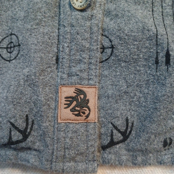 Legendary Whitetails Flannel Shirt with Hunting Motifs Women's Size Medium - Picture 5 of 10